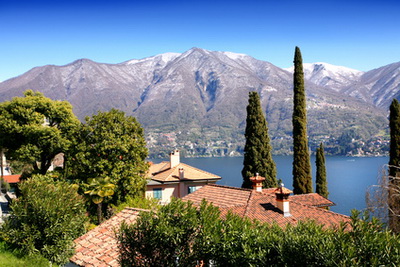 Italian cottage on the lake Como